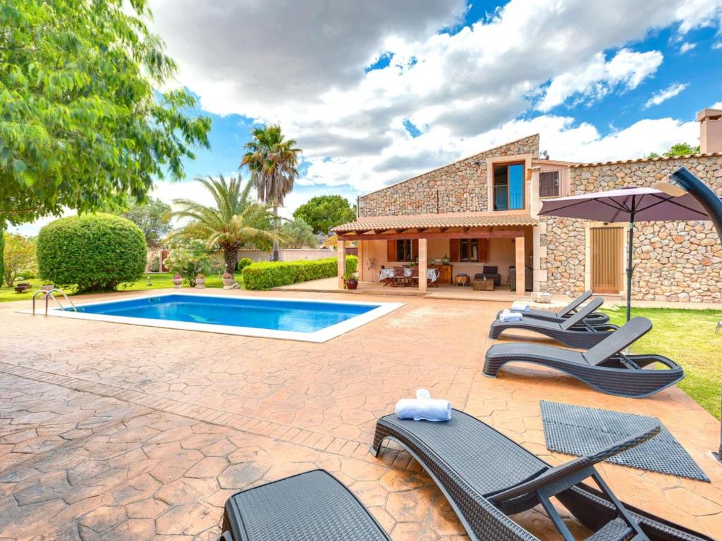 Cozy Mansion with Swimming Pool in Buger Majorca
