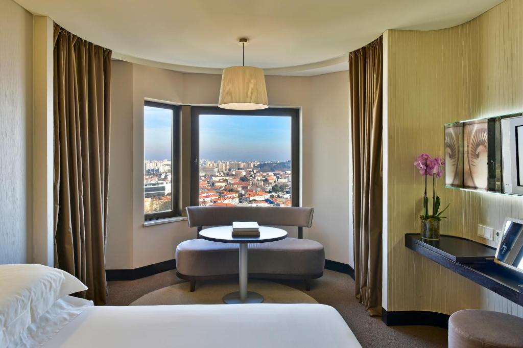 Двухместный (Двухместный номер Делюкс с 1 кроватью) отеля Porto Palacio Congress Hotel & Spa, Порту