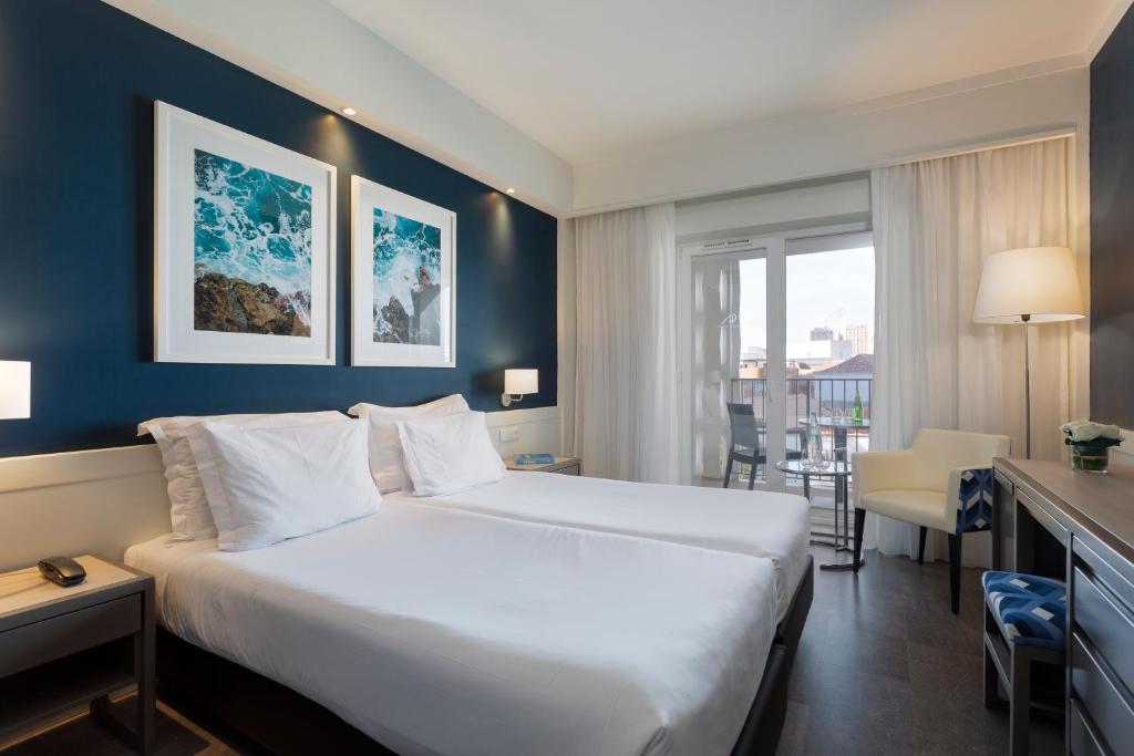 Двухместный (Стандартный двухместный номер с 1 кроватью или 2 отдельными кроватями, вид на город) отеля Hotel Eva, Фару