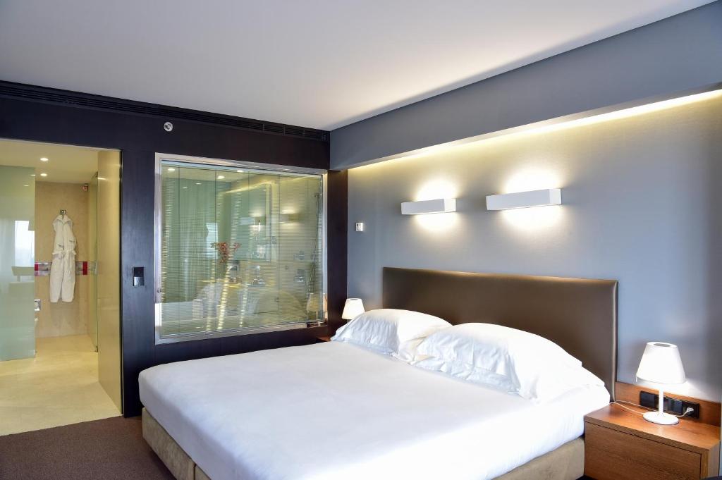 Сьюит (Улучшенный люкс) отеля Porto Palacio Congress Hotel & Spa, Порту