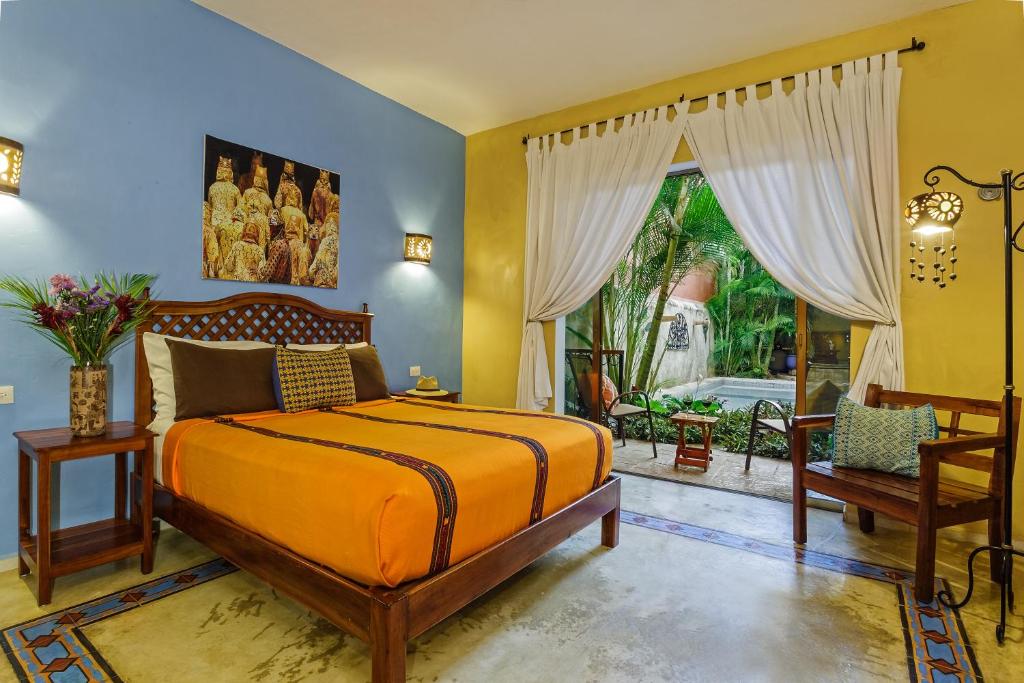 Двухместный (Номер Делюкс с кроватью размера «queen-size» и террасой) отеля Casa Del Maya Bed & Breakfast, Мерида