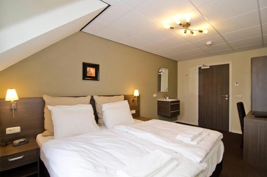 Двухместный (Двухместный номер эконом-класса с 2 отдельными кроватями и общей ванной комнатой) отеля Hotel Asselt, Рурмонд