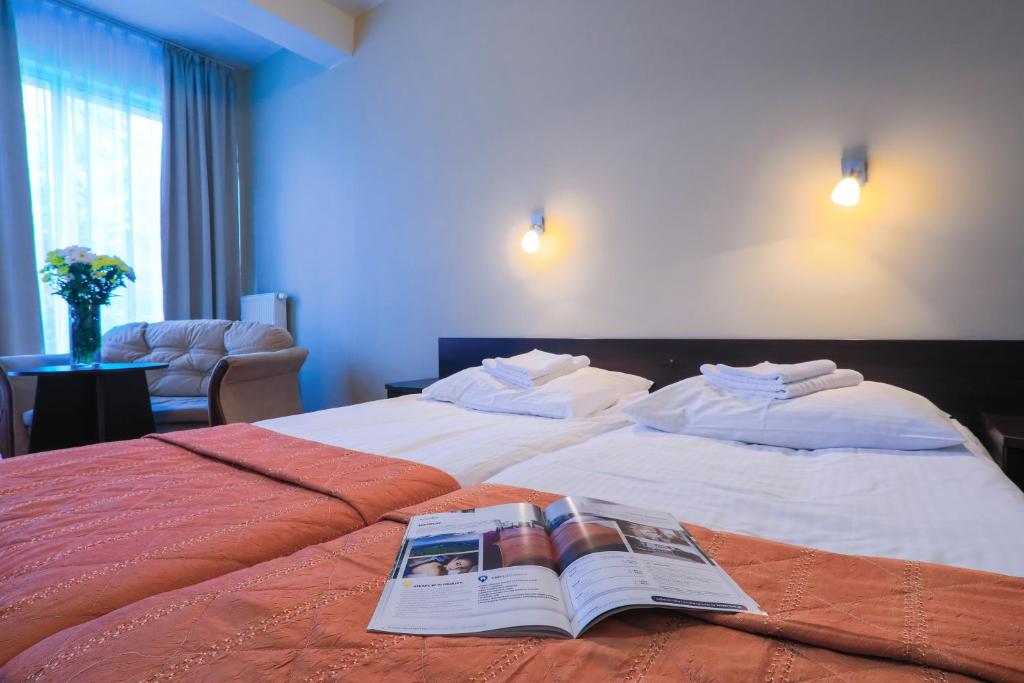 Двухместный (Двухместный номер с 1 кроватью или 2 отдельными кроватями и балконом) отеля Hotel Ziemowit, Устронь