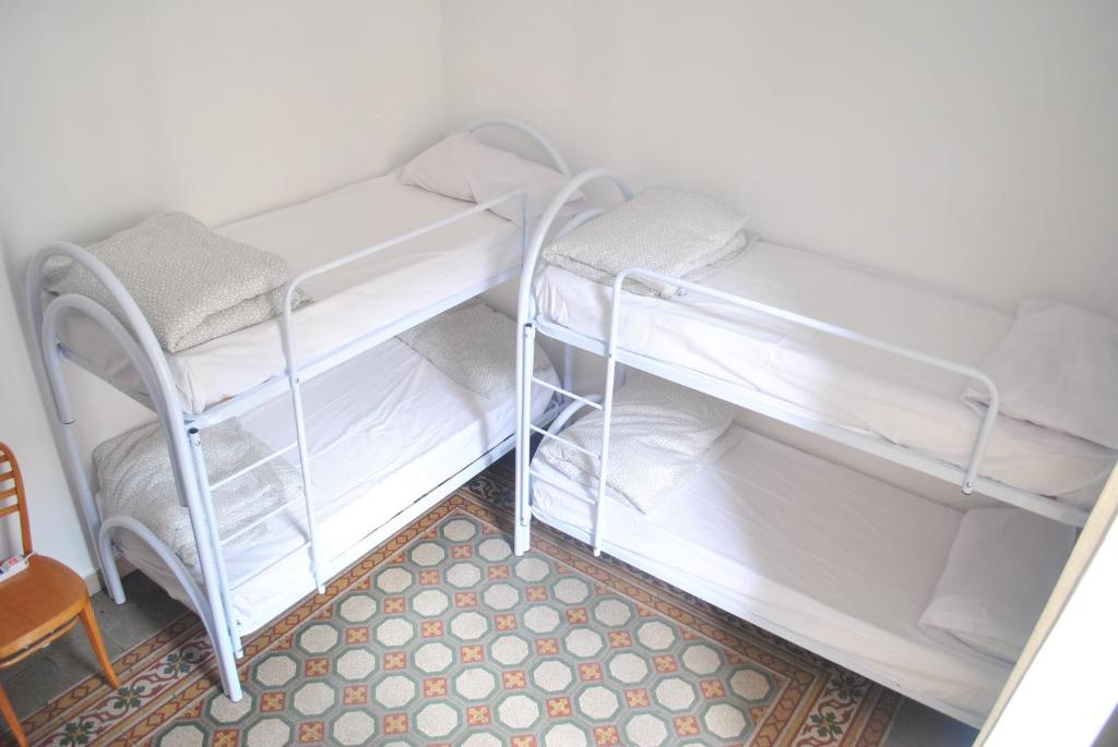 Номер (Кровать в общем номере для мужчин и женщин с 10 кроватями) хостела Sunrise Hostel & Rooms, Палермо