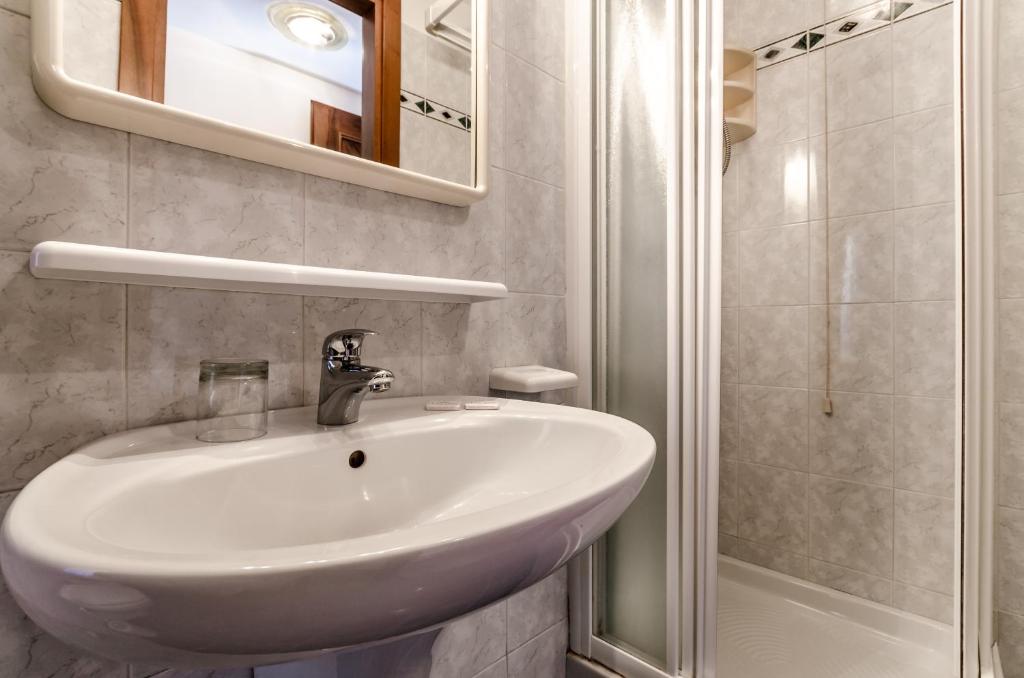 Двухместный (Двухместный номер с общей ванной комнатой - Отдельное здание) отеля Hotel Ariel Silva, Венеция