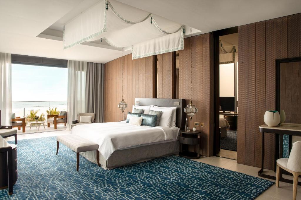 Вилла (Двухуровневая вилла с 3 спальнями) курортного отеля Jumeirah at Saadiyat Island Resort, Абу-Даби