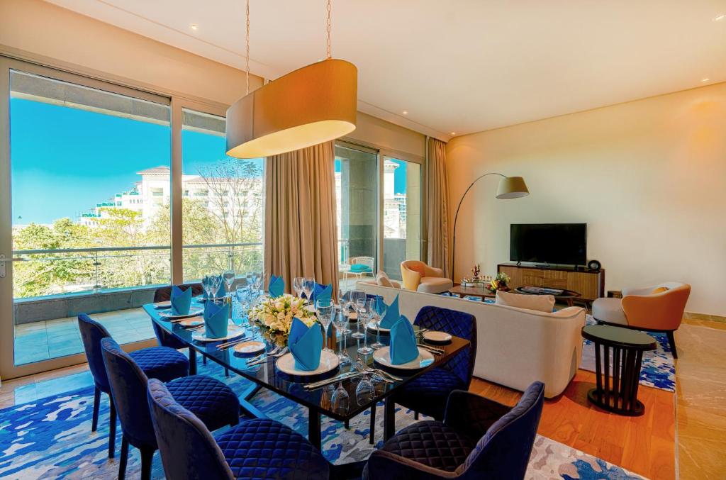 Сьюит (Семейный люкс с 2 спальнями) курортного отеля Rixos The Palm Dubai, Дубай