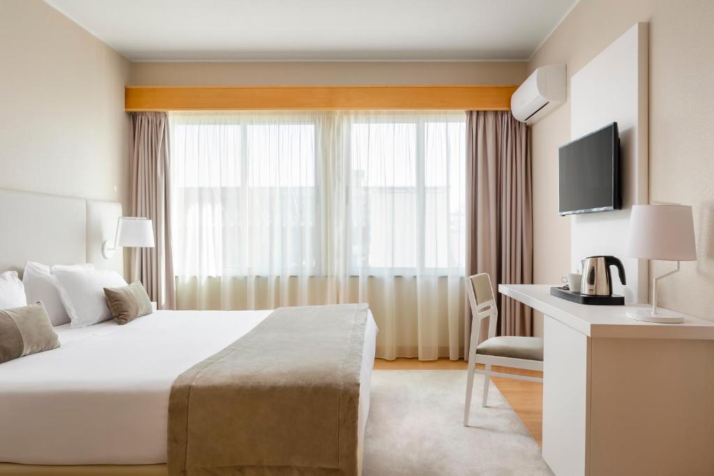 Двухместный (Double Room with City View - 1 or 2 Beds) отеля Hotel Wellington, Фигейра-да-Фош