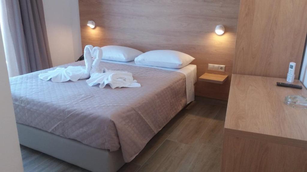 Двухместный (Улучшенный двухместный номер с 1 кроватью) отеля International Hotel, Родос