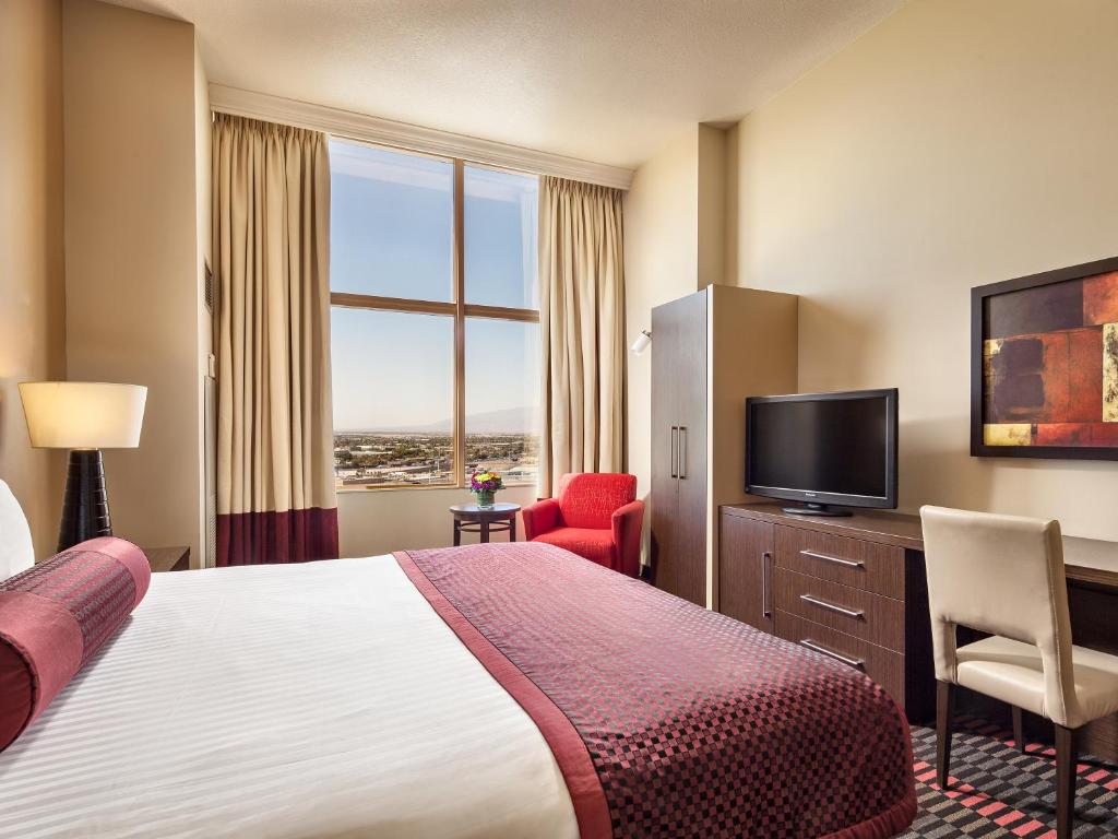 Двухместный (Номер Select с 1 кроватью размера «king-size») курортного отеля The STRAT Hotel, Casino and Skypod, Лас-Вегас