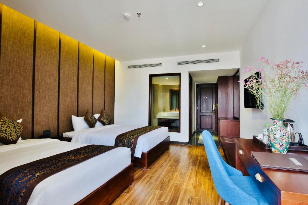 Двухместный (Двухместный номер Премиум с 2 отдельными кроватями и видом на город) отеля Dong Duong Hotel & Suites, Дананг