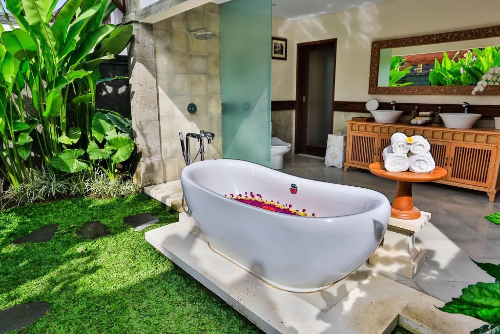 Вилла (Семейная вилла с 2 спальнями и бассейном), Visesa Ubud Resort