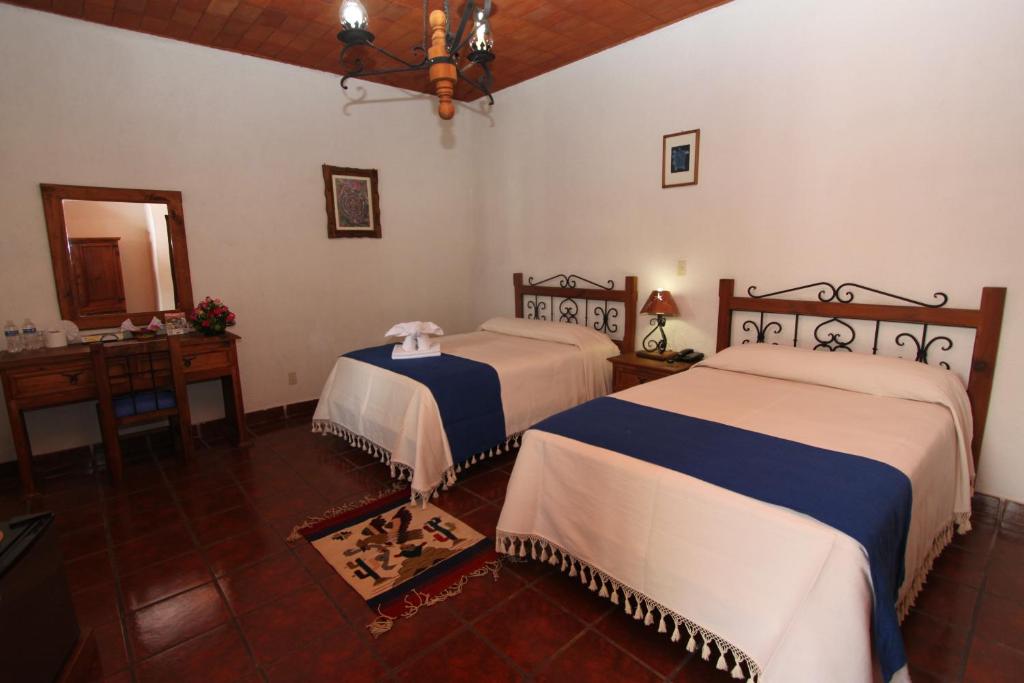 Четырехместный (Двухместный номер с 2 двуспальными кроватями) отеля Parador Monte Carmelo, Оахака-де-Хуарес