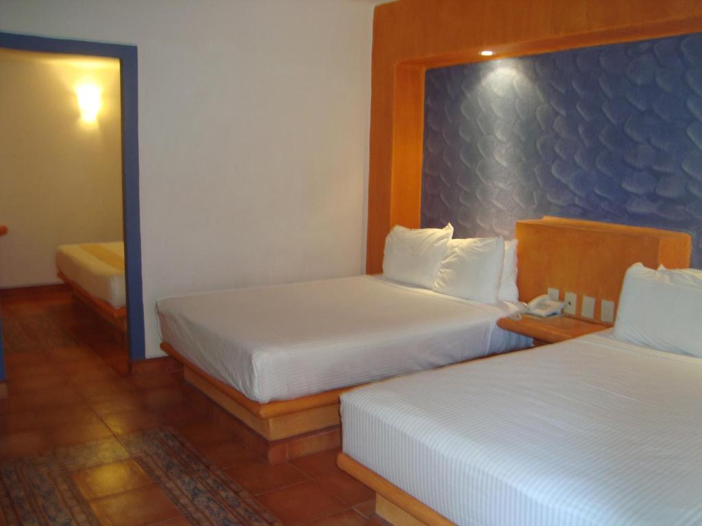 Двухместный (Двухместный номер с 2 двуспальными кроватями) отеля Hotel Villa Mexicana, Сиуатанехо