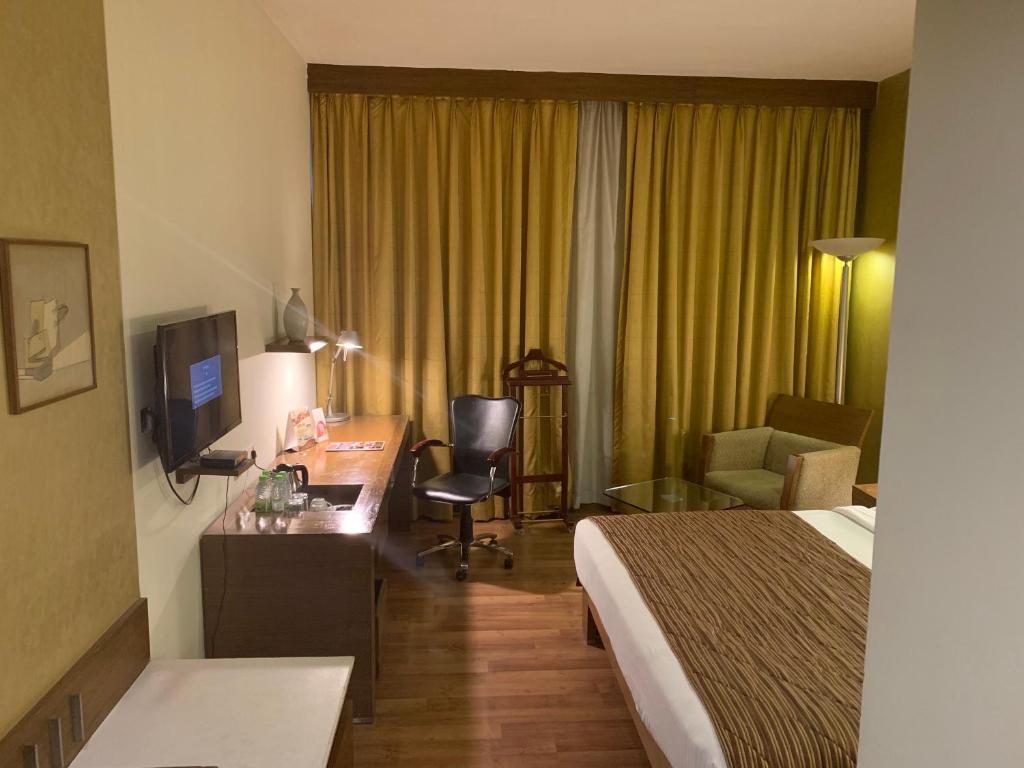 Двухместный (Club Double Room with 24 Hours Check-in & Check out) отеля The Manohar Hyderabad, Хайдарабад