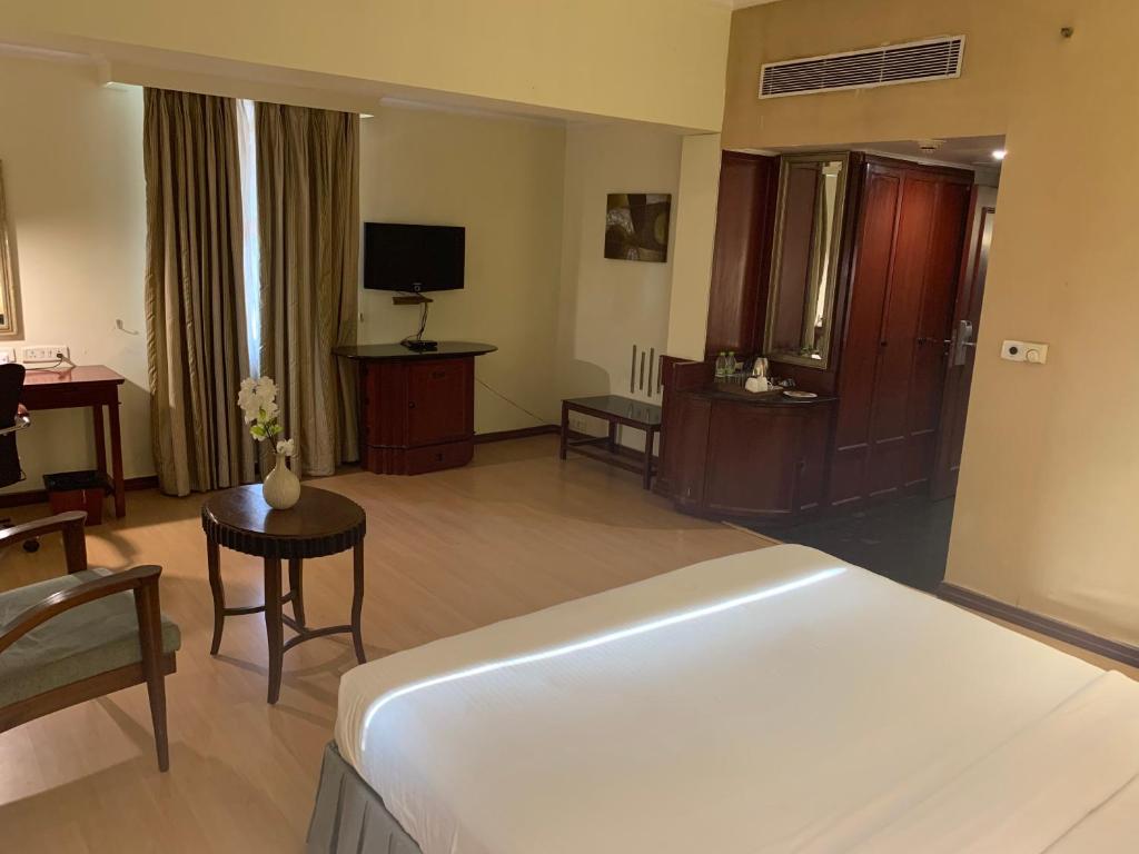 Двухместный (Standard Room with 24 Hours Check-in & Check out), The Manohar Hyderabad