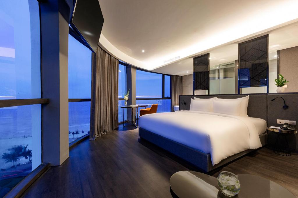 Сьюит (Представительский люкс - рядом с океаном) отеля Stella Maris Beach Danang, Дананг