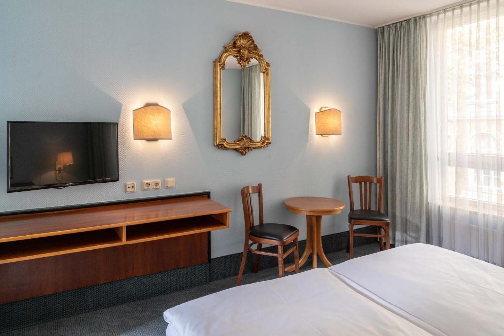 Двухместный (Двухместный номер с 1 кроватью и собственной ванной комнатой) отеля City Hotel Mozart, Бонн