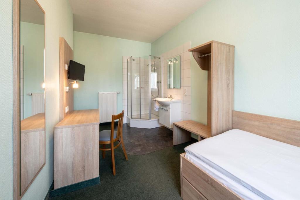 Одноместный (Single Room with Shower without WC) отеля City Hotel Mozart, Бонн