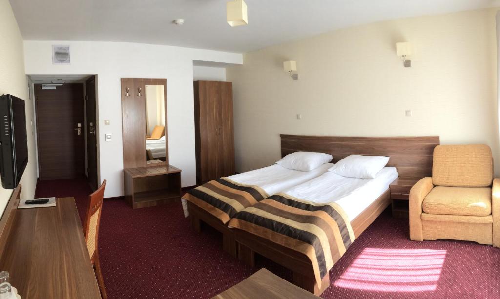 Двухместный (Двухместный номер с 2 отдельными кроватями) отеля Hotel DYMINY, Кельце