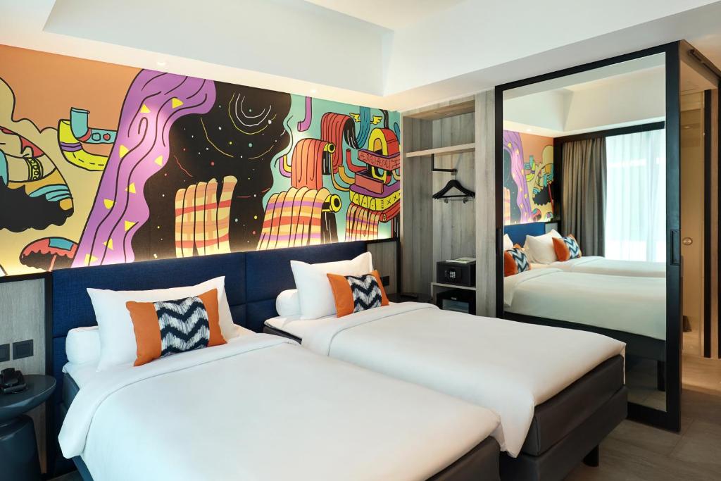 Двухместный (Улучшенный двухместный номер с 2 отдельными кроватями) отеля ibis Styles Jakarta Tanah Abang, Джакарта