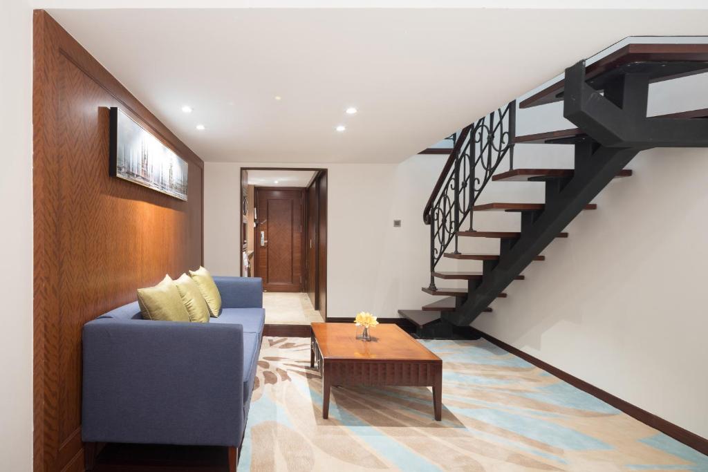 Трехместный (Улучшенный трехместный номер - Лофт) апартамента Guangzhou Bontai ApartHotel, Гуанчжоу