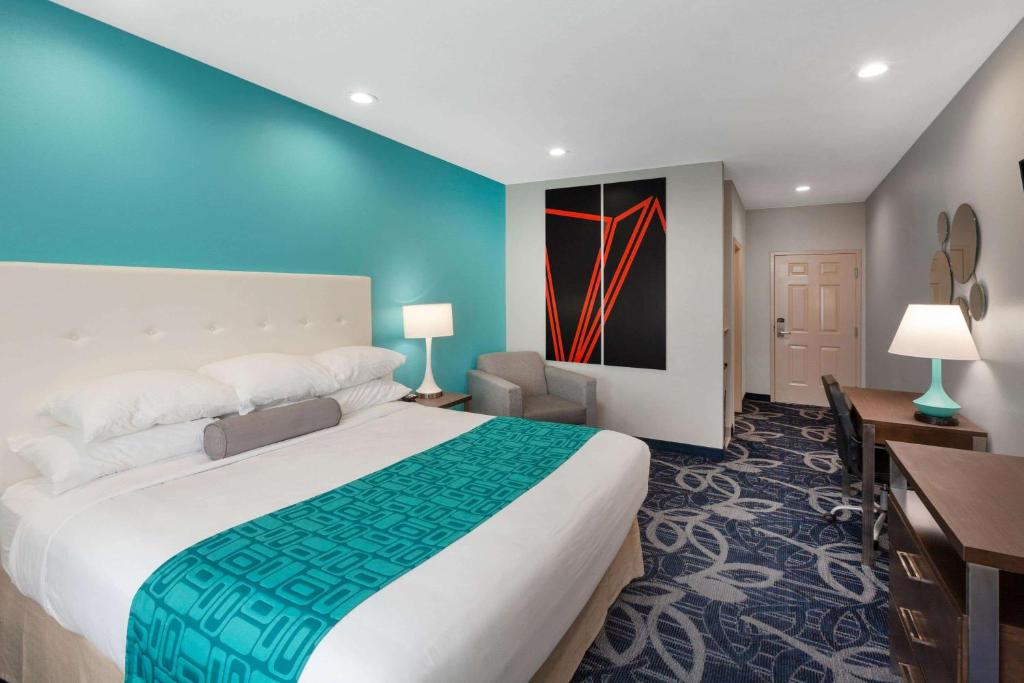Двухместный (Номер с кроватью размера «king-size» - Для курящих) отеля Americas Best Value Inn Houston Willowbrook, Хьюстон