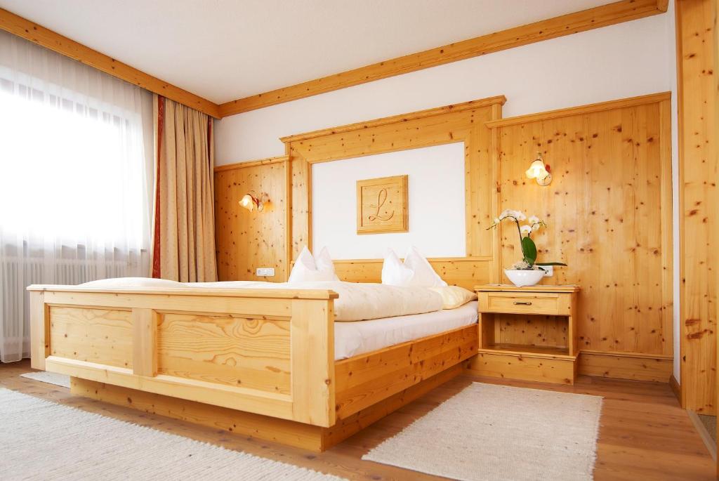 Двухместный (Улучшенный двухместный номер с 1 кроватью) отеля Alpenhotel Laurin, Обергургль