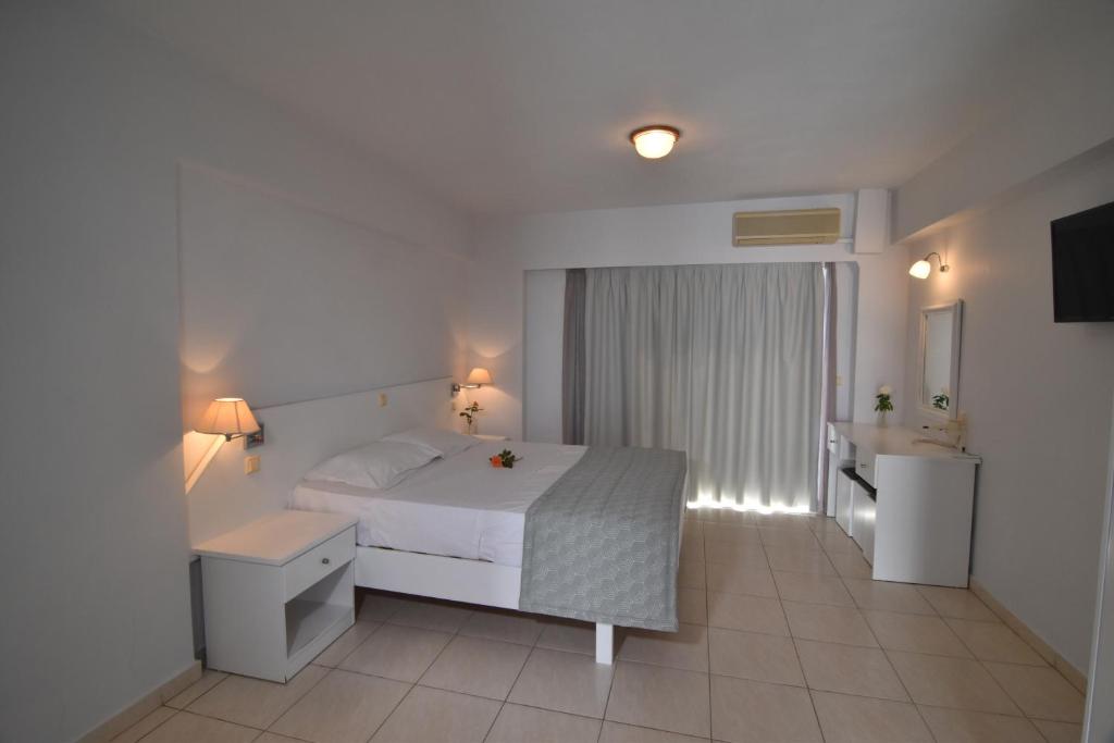 Трехместный (Двухместный номер с 1 кроватью или 2 отдельными кроватями и видом на море) отеля Evripides Village, Кардамена