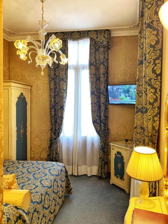 Двухместный (Classic Double with Balcony and Canal View), Hotel Becher