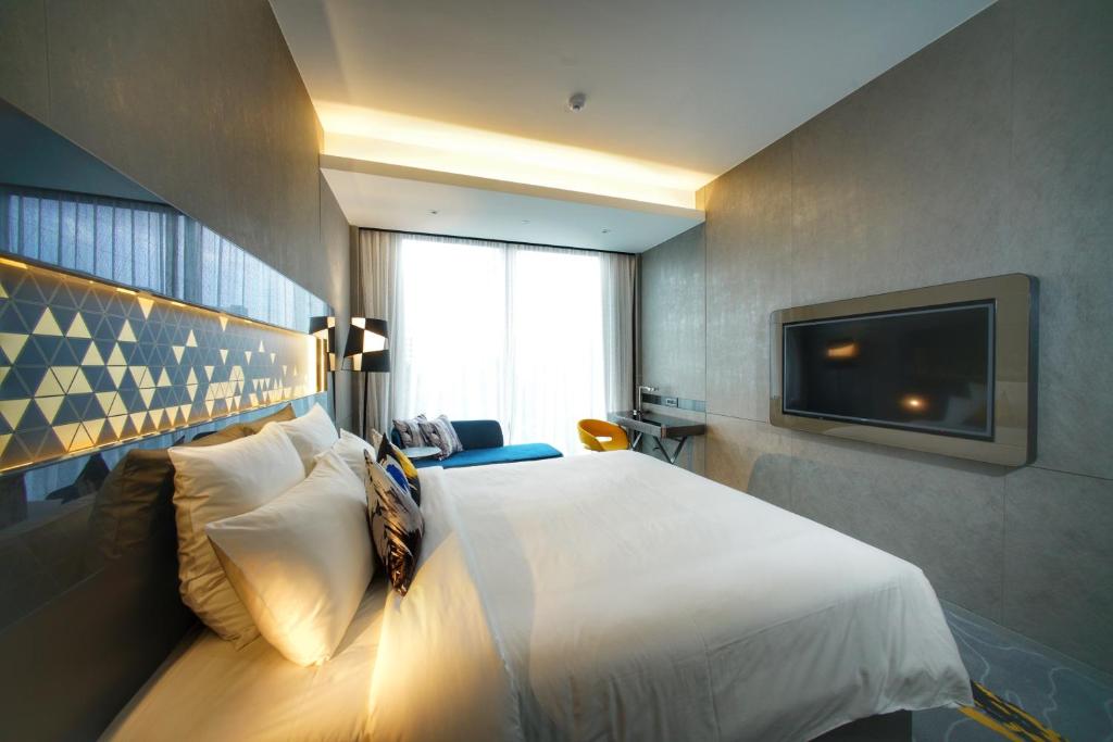 Двухместный (Двухместный номер Делюкс с 1 кроватью) отеля Novotel Singapore On Stevens, Сингапур (город)