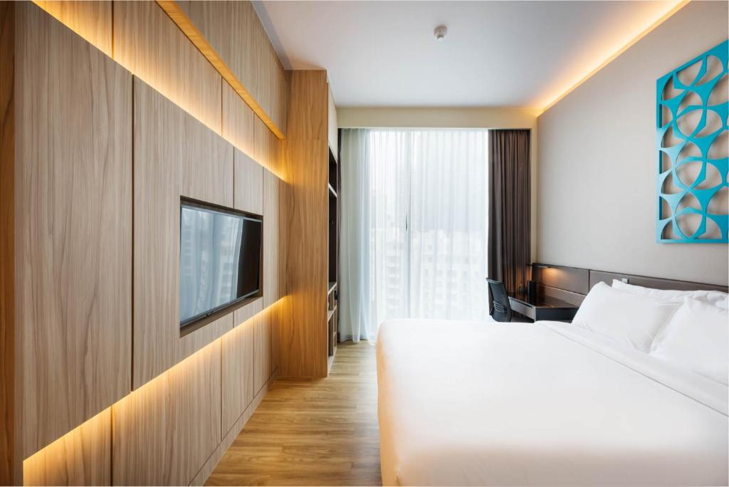 Двухместный (Двухместный номер Делюкс с 1 кроватью) отеля Mercure Singapore On Stevens, Сингапур (город)