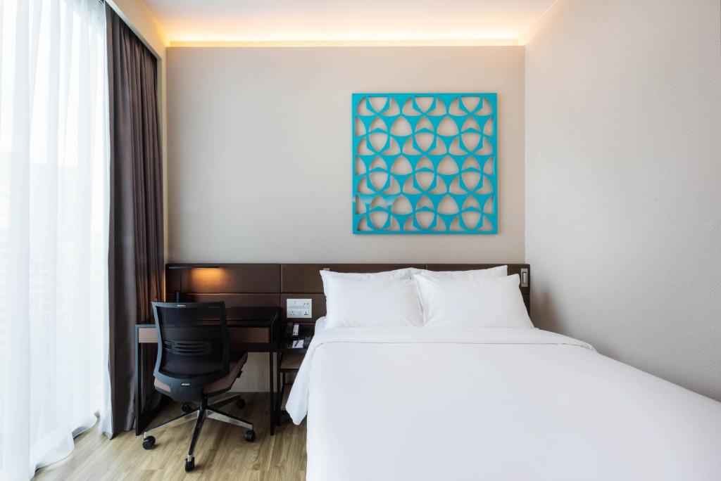 Двухместный (Улучшенный двухместный номер с 1 кроватью) отеля Mercure Singapore On Stevens, Сингапур (город)