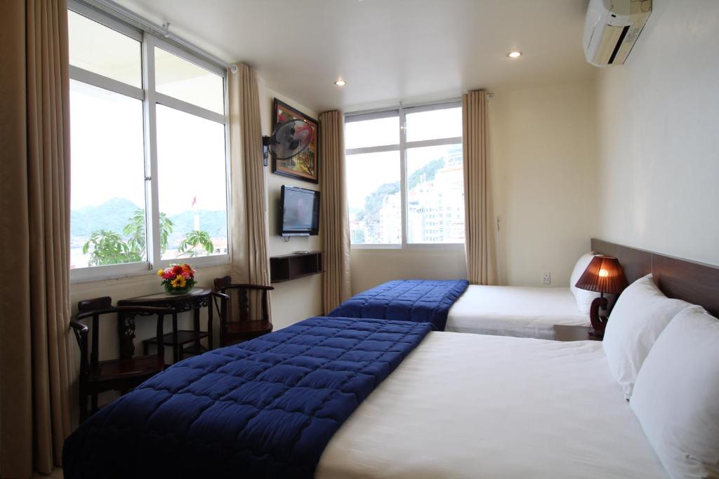 Трехместный (Улучшенный трехместный номер с видом на море) отеля Catba Dream Hotel, Катба