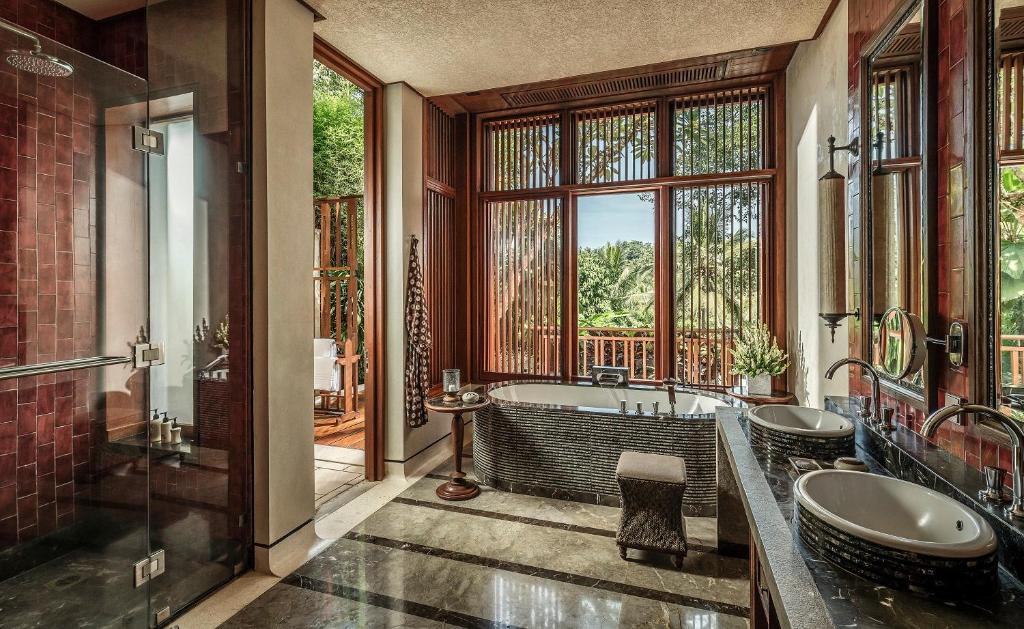 Сьюит (Двухуровневый люкс с 1 спальней) курортного отеля Four Seasons Resort Bali at Sayan, Убуд