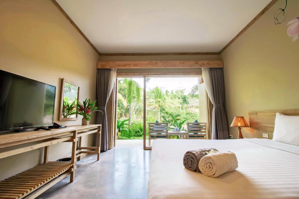 Двухместный (Двухместный номер Делюкс с 1 кроватью и видом на сад) курортного отеля Lahana Resort Phu Quoc & Spa, Дуонг-Донг