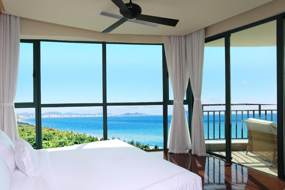 Сьюит (Семейный люкс с двумя спальнями и панорамным видом на океан) отеля Ocean Sonic Resort Sanya, Санья