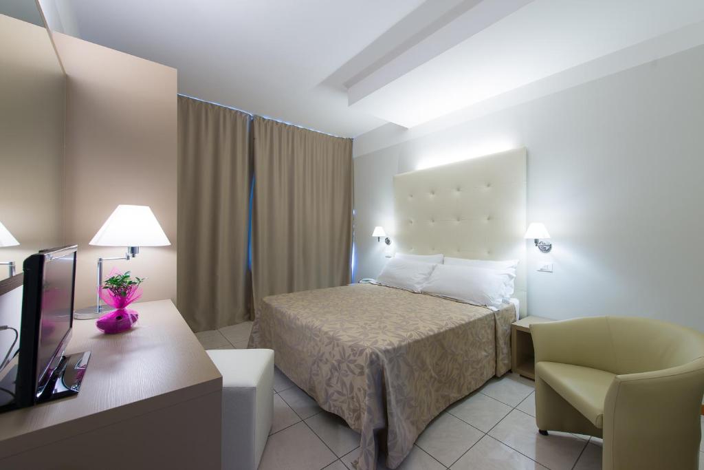 Двухместный (Двухместный номер с 1 кроватью или 2 отдельными кроватями) отеля Hotel Cristallo, Риччоне
