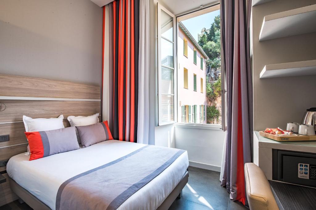 Двухместный (Классический двухместный номер с 1 кроватью) отеля Hotel Le Saint Paul (ex Maison du Séminaire), Ницца