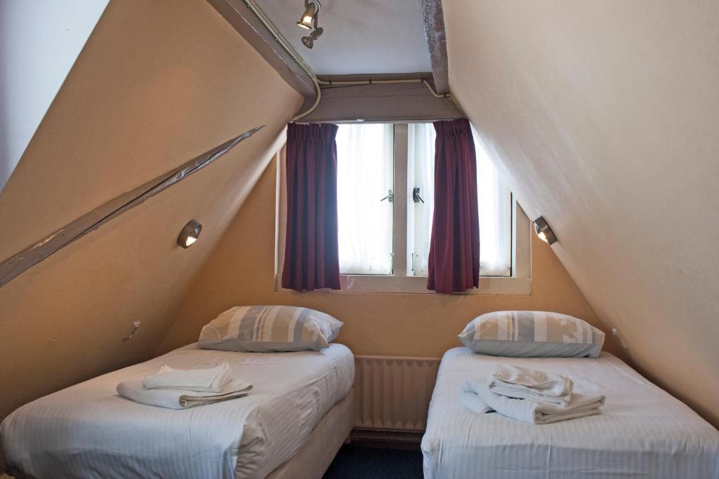 Двухместный (Двухместный номер с 2 отдельными кроватями и общей ванной комнатой) отеля Hotel Torenzicht, Амстердам