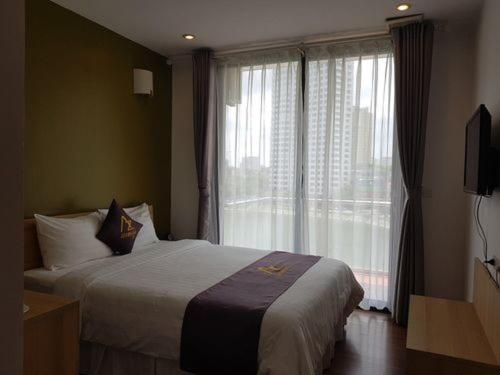 Двухместный (Номер с кроватью размера «queen-size» и балконом) отеля Azumaya Hotel Kim Ma 2, Ханой