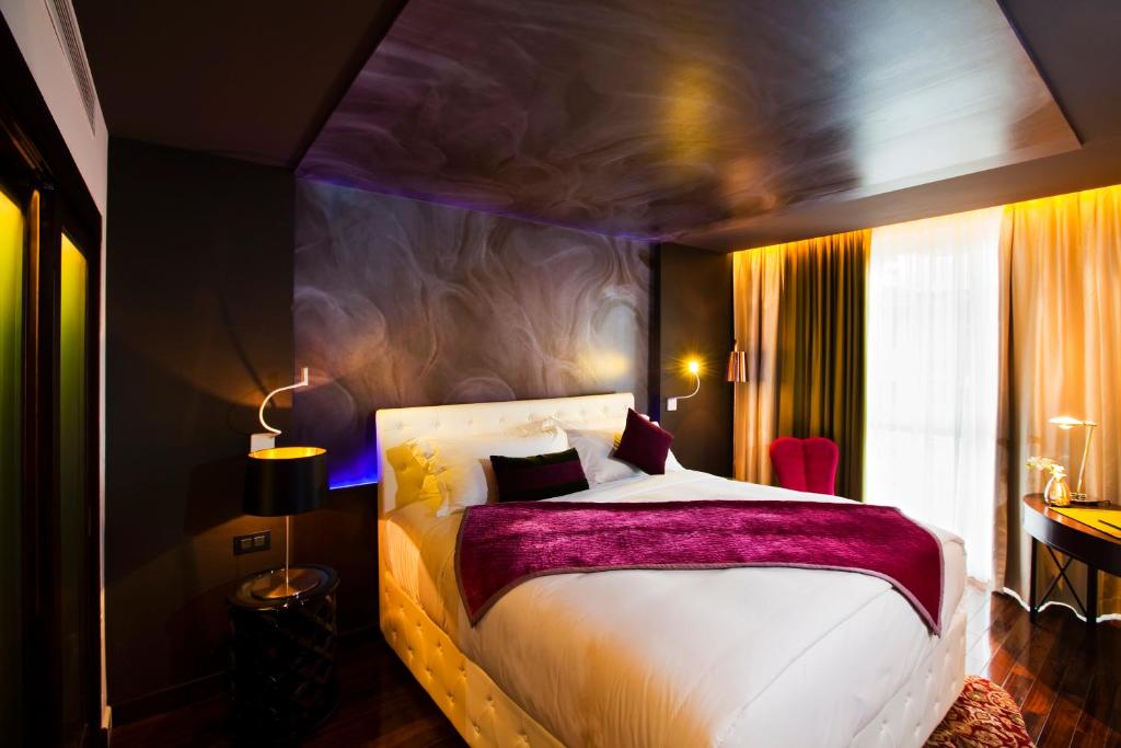 Двухместный (Номер Делюкс с кроватью размера «king-size») отеля Hotel de l'Opera Hanoi MGallery by Sofitel, Ханой