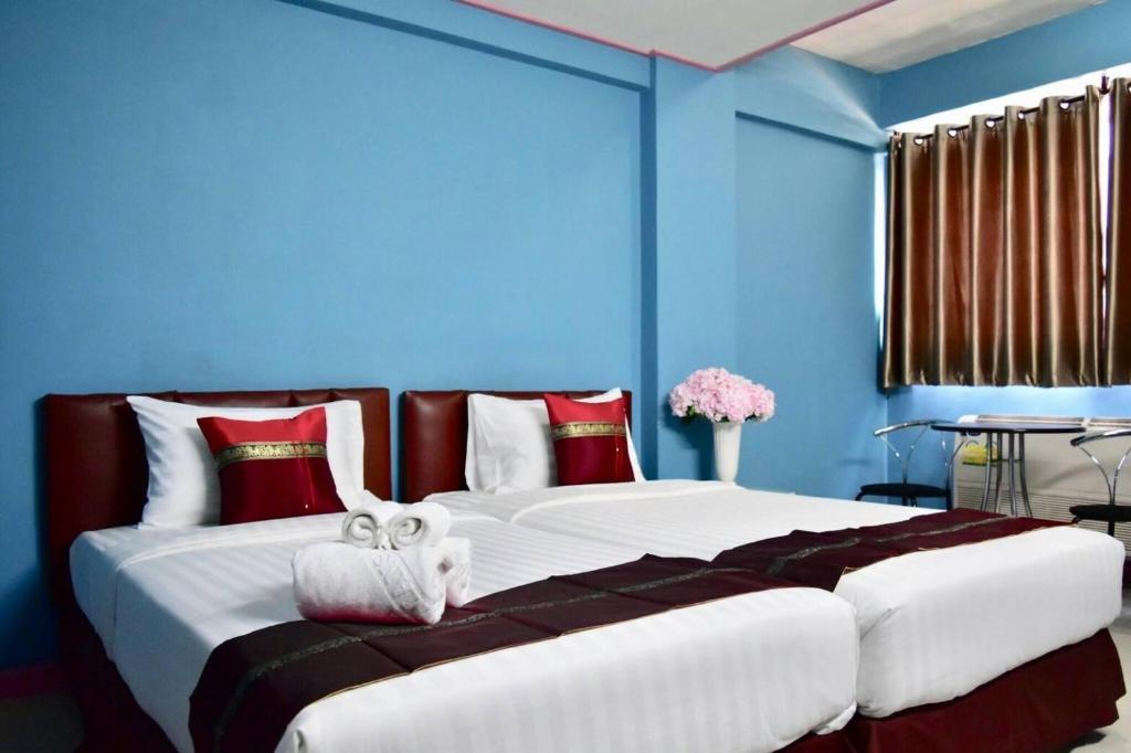 Двухместный (Улучшенный двухместный номер с 2 отдельными кроватями) отеля Happyland Mansion, Бангкок
