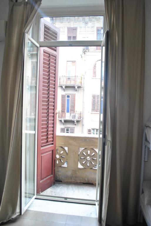 Четырехместный (Четырехместный номер с общей ванной комнатой) хостела Sunrise Hostel & Rooms, Палермо
