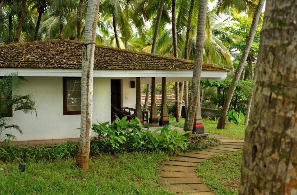 Номер (Banyan Tree Bungalow), Niraamaya Retreats, Surya Samudra, Kovalam