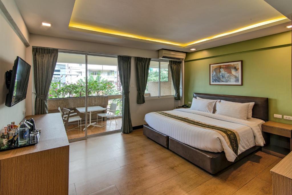 Двухместный (Двухместный номер Делюкс с 1 кроватью) отеля Stable Lodge, Бангкок