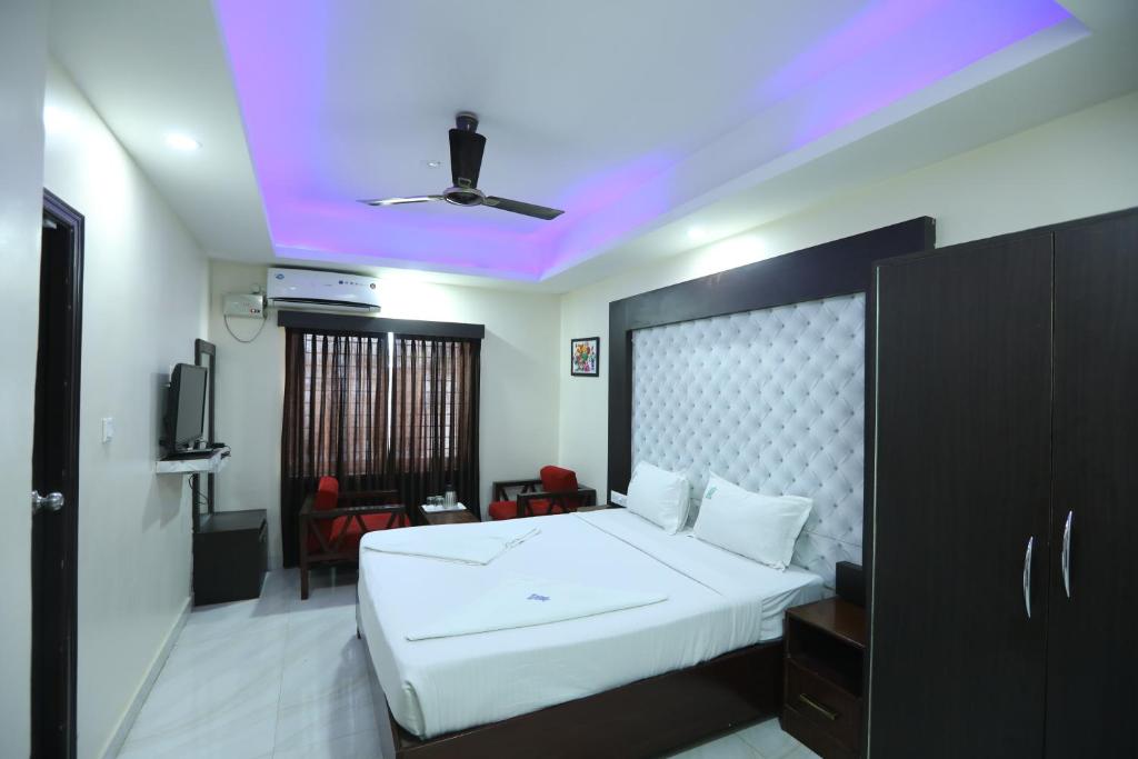 Апартаменты (Penthouse Apartment (A/C)) отеля Hotel R R International, Бангалор
