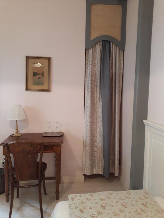 Двухместный (Двухместный номер с 2 отдельными кроватями и собственной ванной комнатой) гостевого дома Adalbert Ház, Будапешт