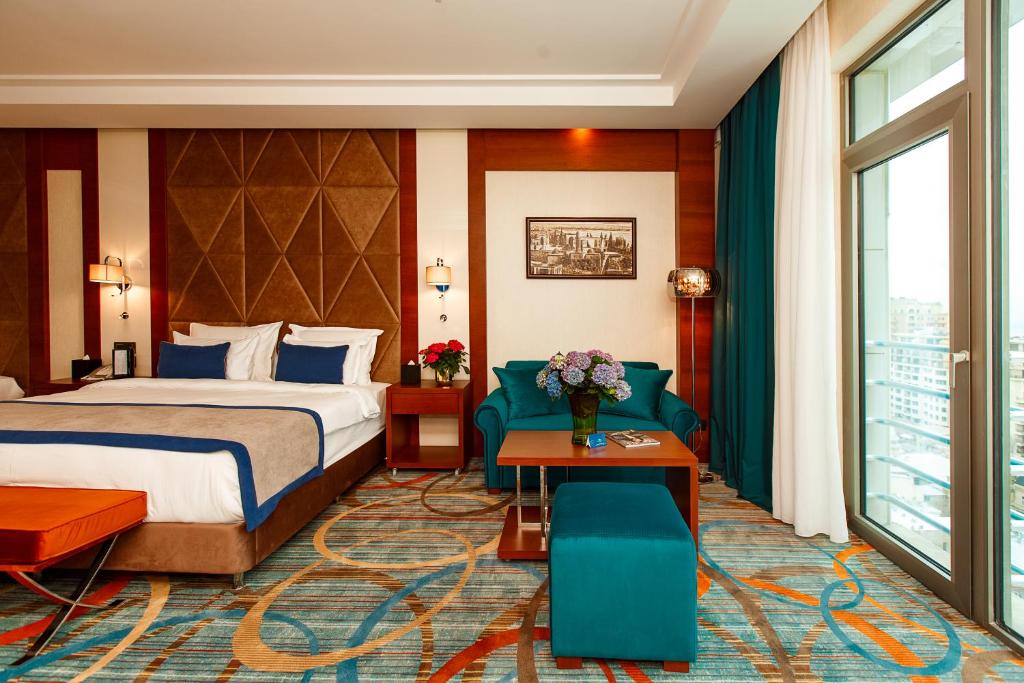 Трехместный (Улучшенный трехместный номер) отеля Winter Park, Баку