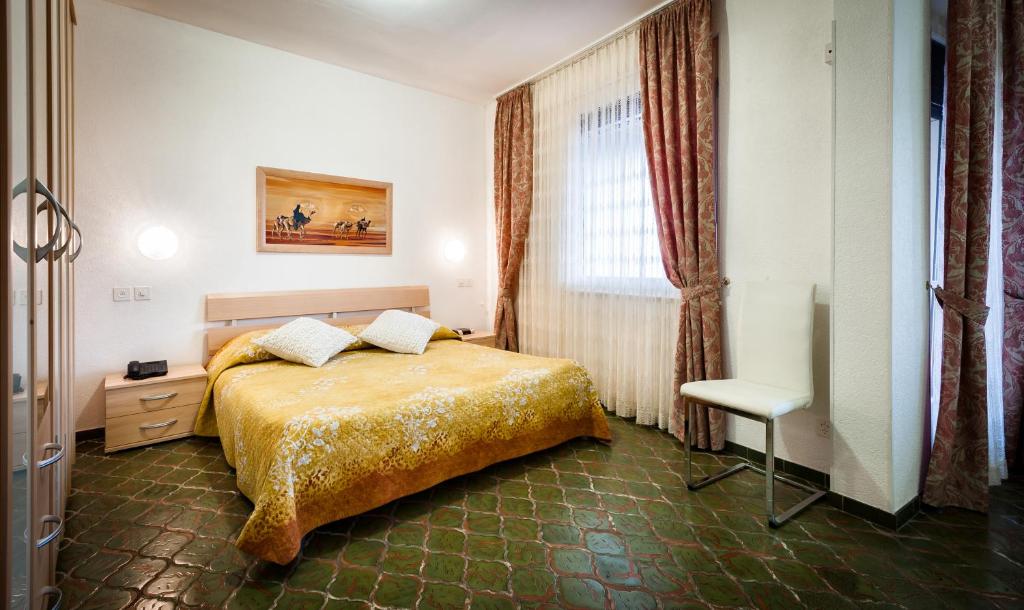 Трехместный (Трехместный номер) отеля Hotel dell'Angelo, Локарно